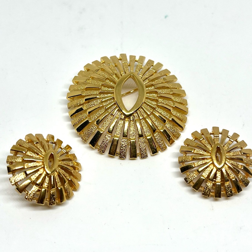 Vintage Crown Trifari Brooch & Earrings